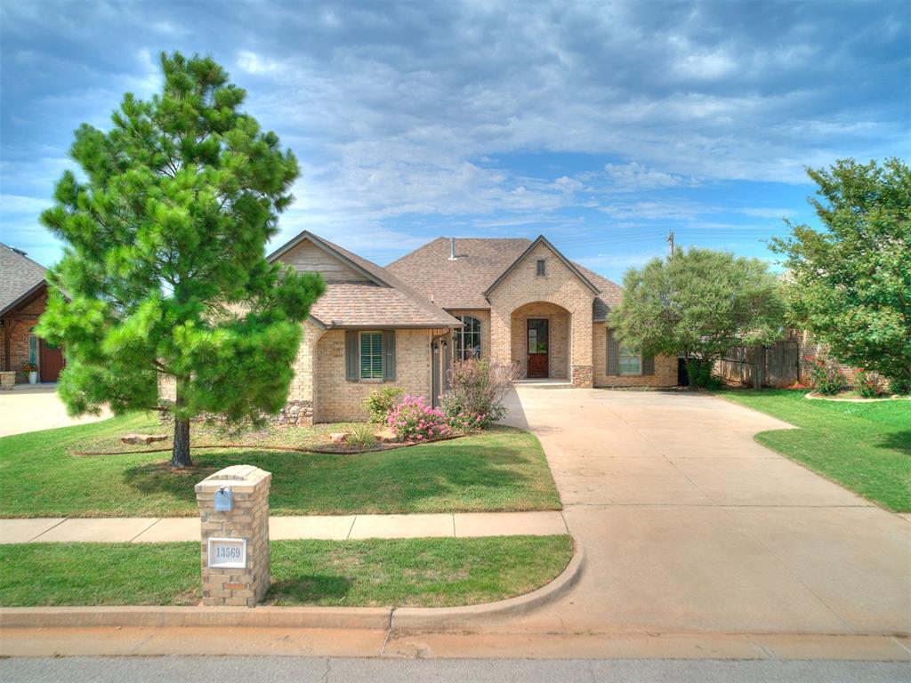 13569 Cobblestone Curve Road Property Photo 2