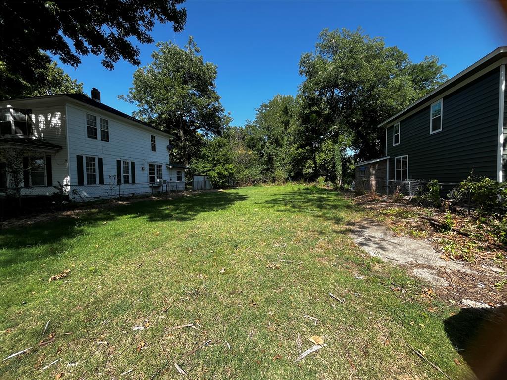 627 N Louisa Street Property Photo 4