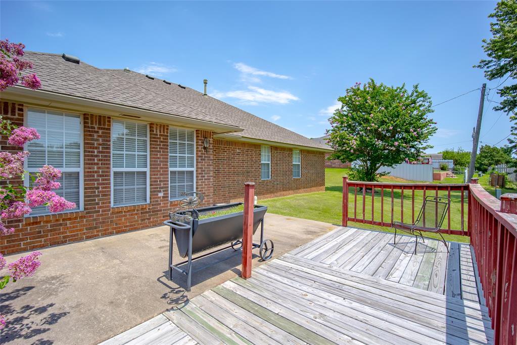922 Blue Bird Terrace Property Photo 33