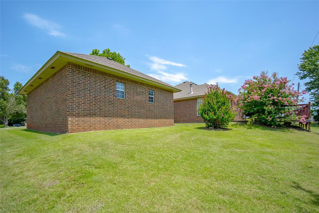 922 Blue Bird Terrace Property Photo 37