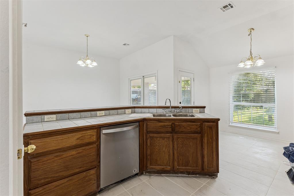 1833 Parkridge Drive Property Photo 9