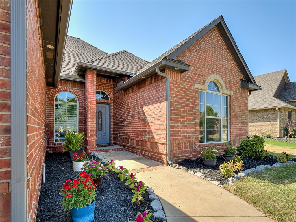 13150 Red Oak Drive Property Photo 2