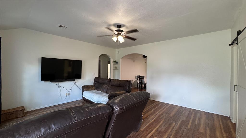 407 E Carlos Avenue Property Photo 14