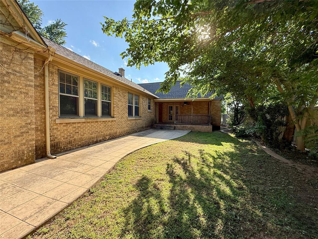 623 N Noble Avenue Property Photo 3