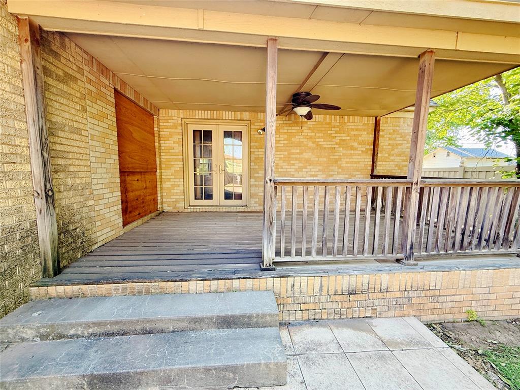 623 N Noble Avenue Property Photo 4
