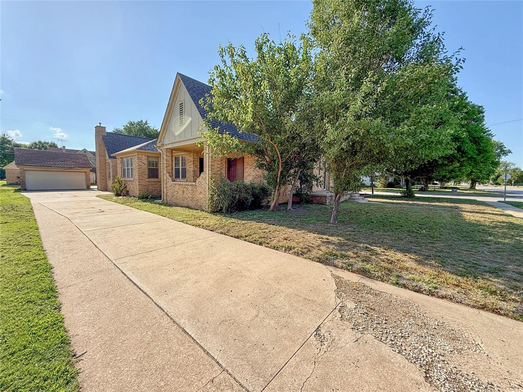 623 N Noble Avenue Property Photo 6