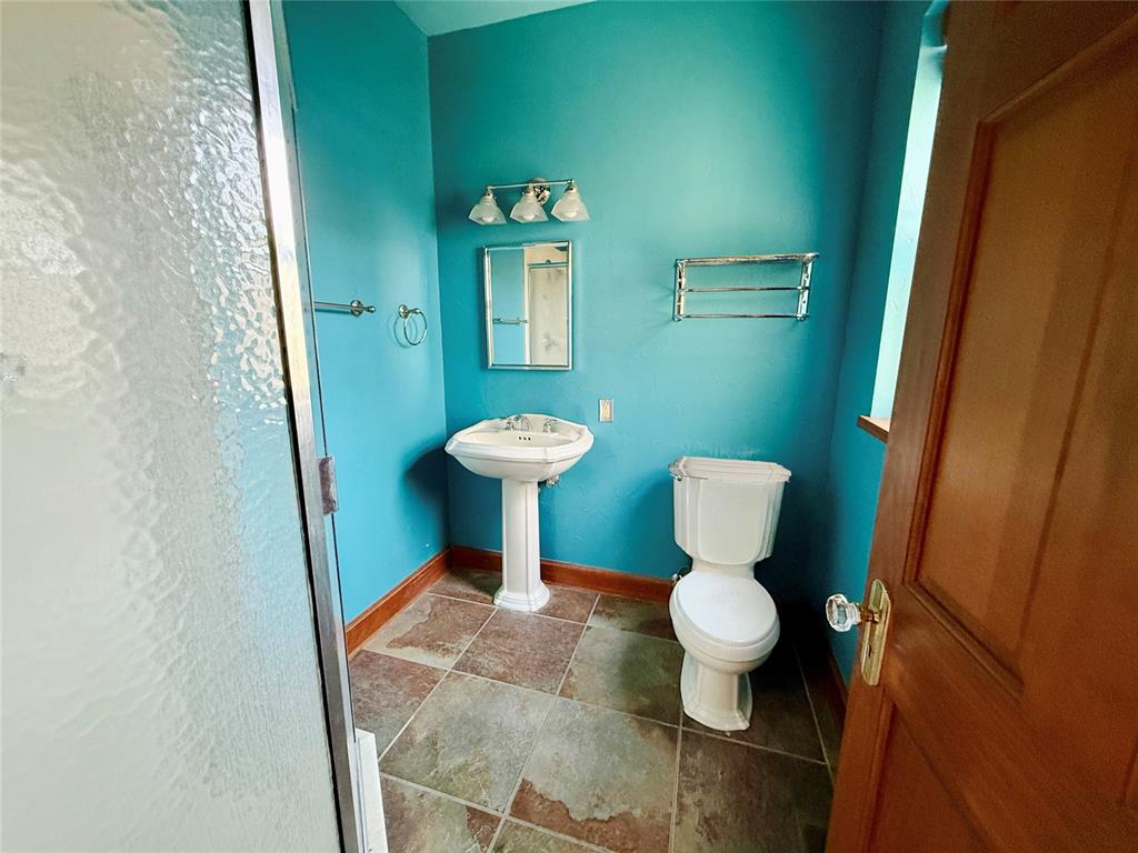 623 N Noble Avenue Property Photo 7