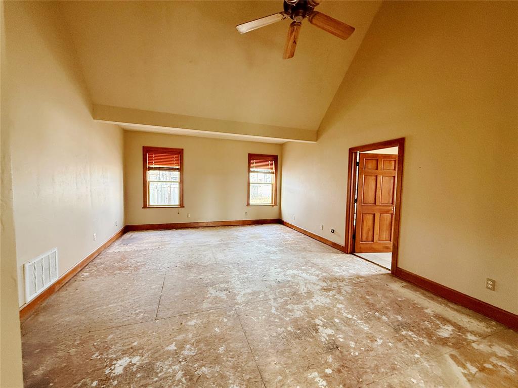 623 N Noble Avenue Property Photo 9
