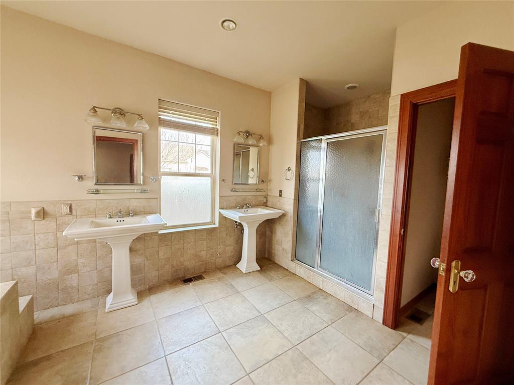 623 N Noble Avenue Property Photo 10