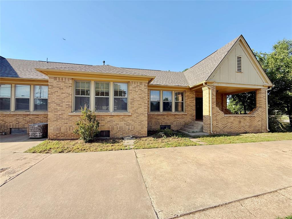 623 N Noble Avenue Property Photo 17