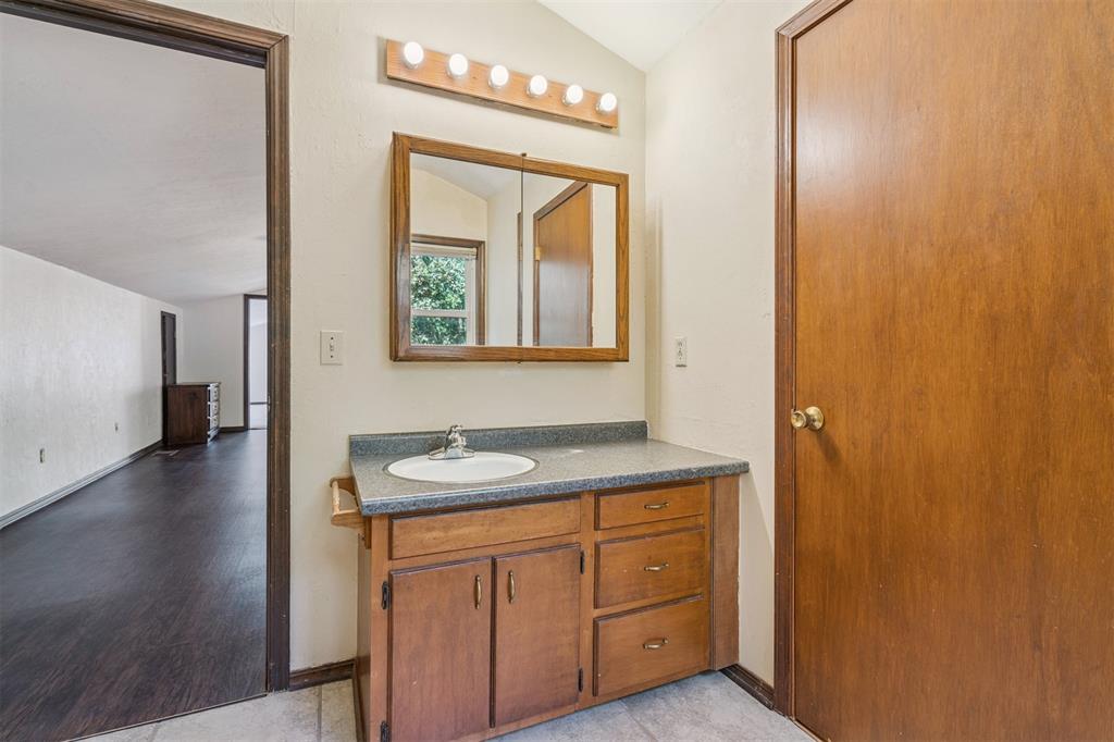 200 N Cedar Mountain Avenue Property Photo 15