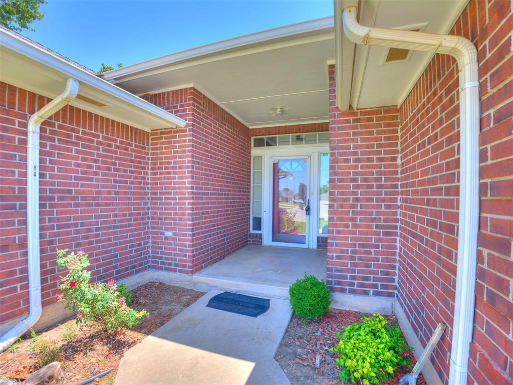 13004 Willow Crest Lane Property Photo 2