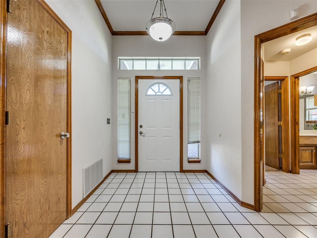 13004 Willow Crest Lane Property Photo 3