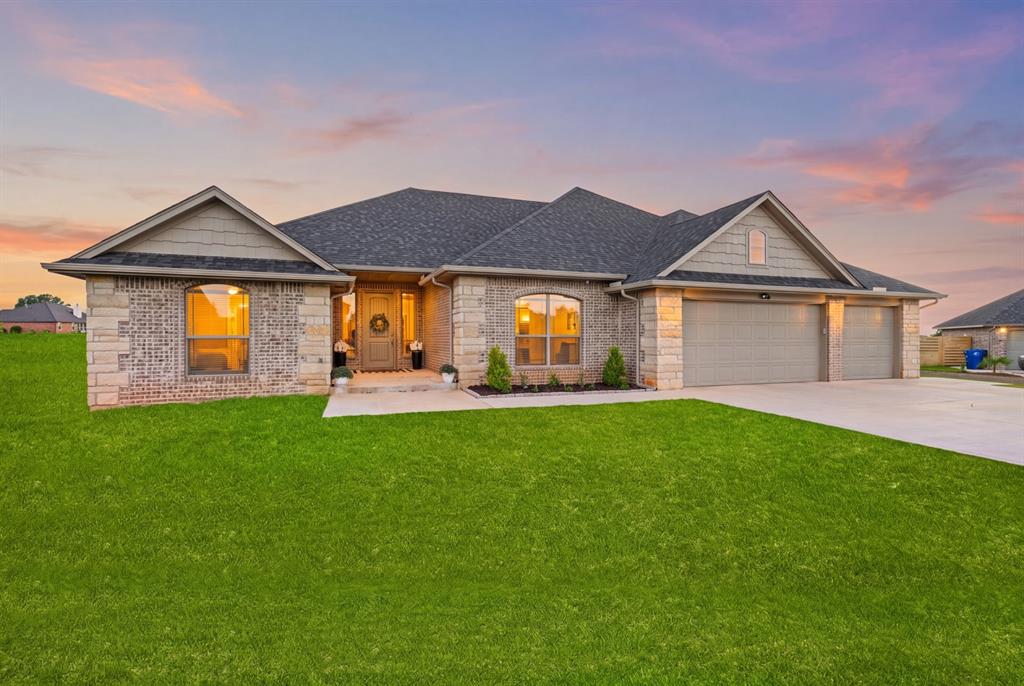 9131 Oak Tree Circle Property Photo 1