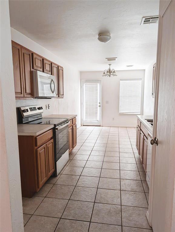 1004 Sw 156th Street Property Photo 6