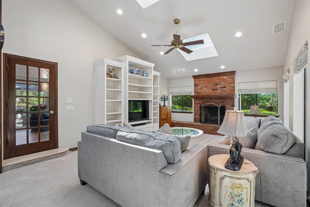 1620 Fox Hollow Ridge Property Photo 9