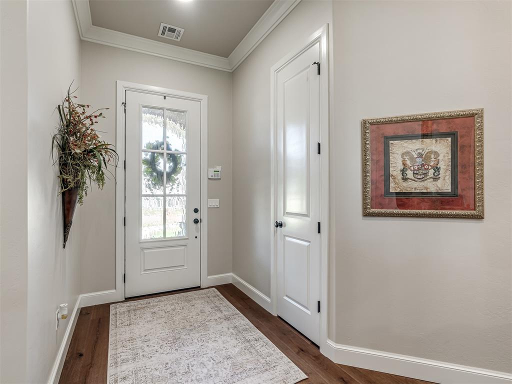 1055 Lucas Way Property Photo 3