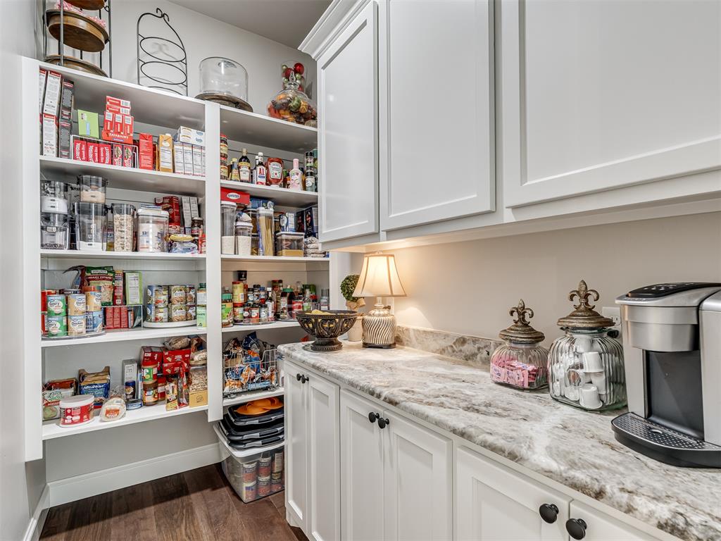 1055 Lucas Way Property Photo 14