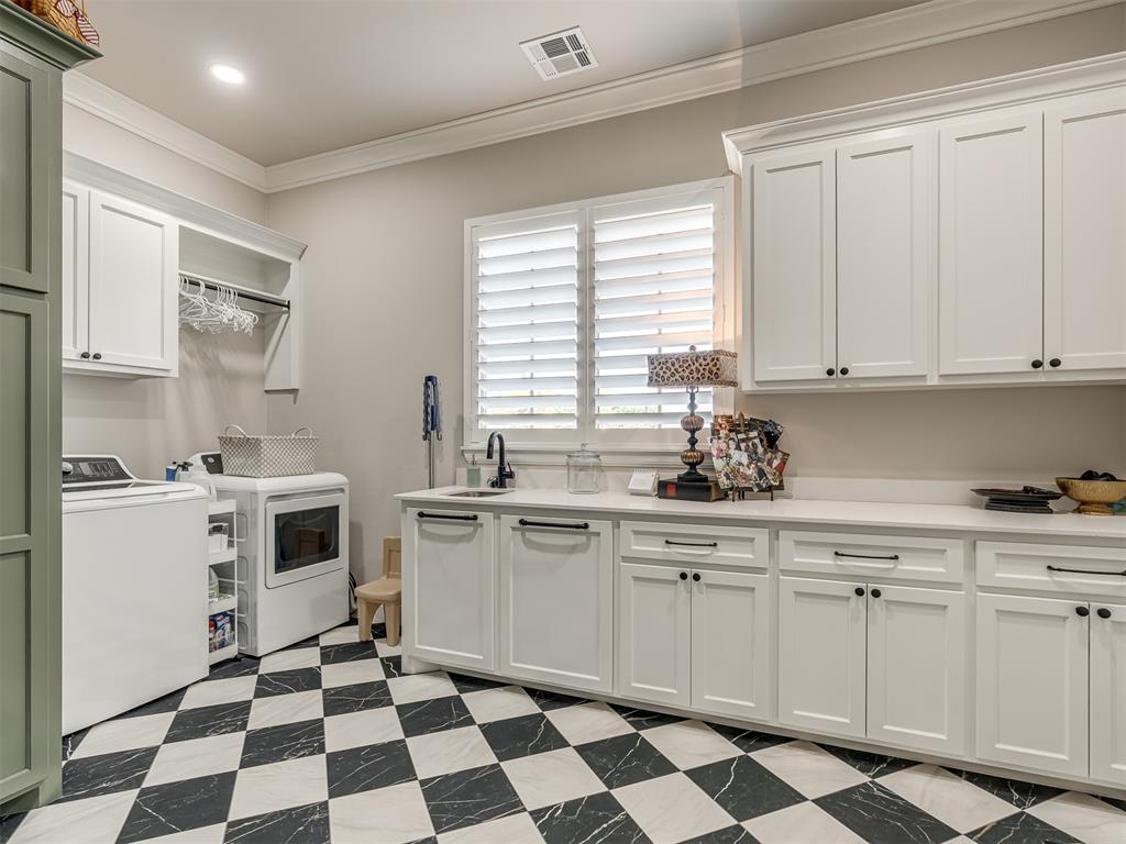 1055 Lucas Way Property Photo 37