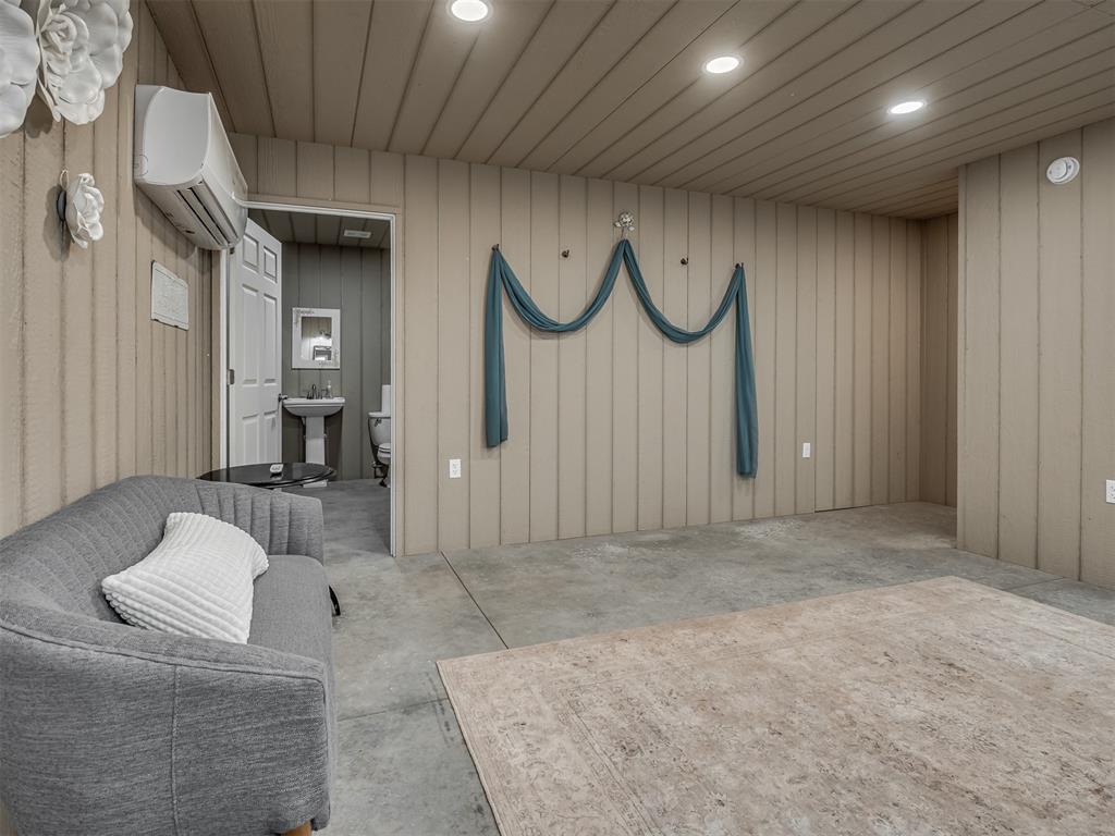 102199 S Highway 18 Property Photo 48