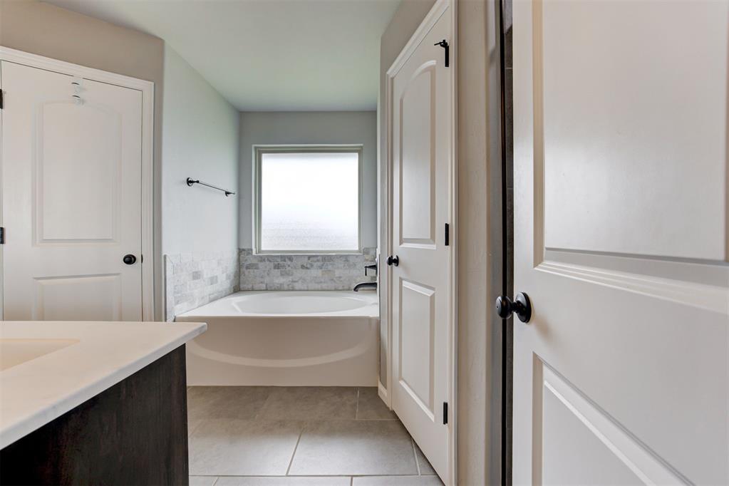 3916 Colefax Lane Property Photo 22