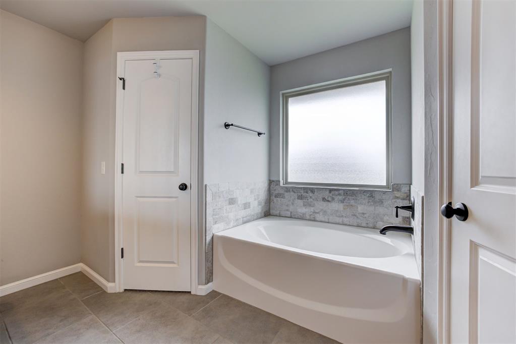 3916 Colefax Lane Property Photo 23