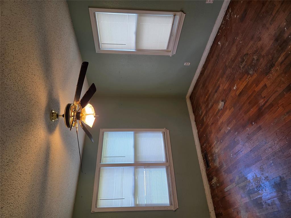 207 S Elm Street Property Photo 12