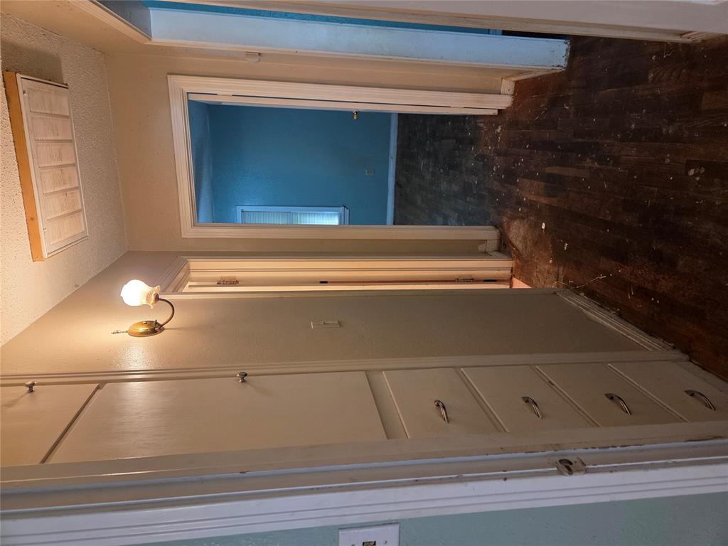 207 S Elm Street Property Photo 15