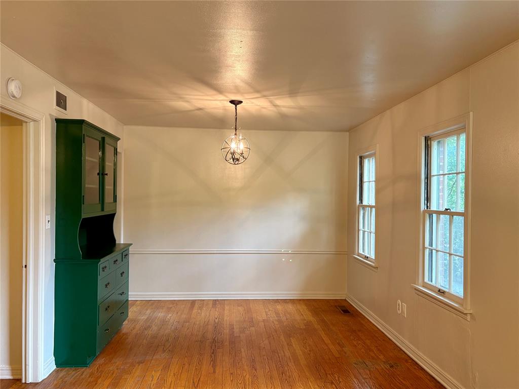5305 N Walker Avenue Property Photo 2