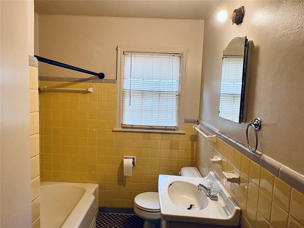 5305 N Walker Avenue Property Photo 10