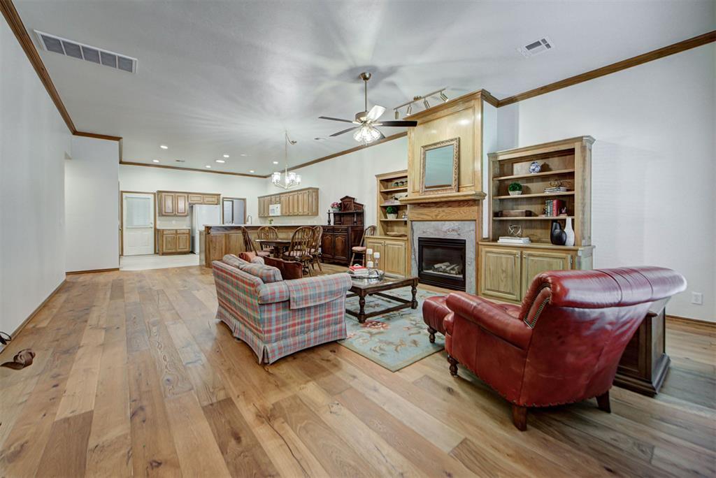 2416 Glenrock Property Photo 8