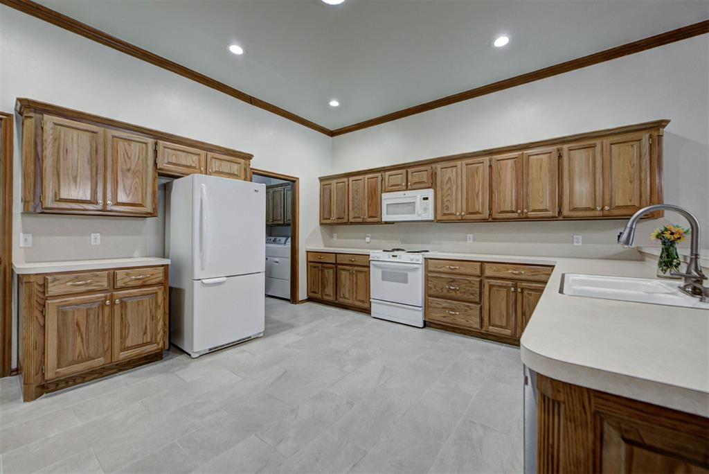 2416 Glenrock Property Photo 18