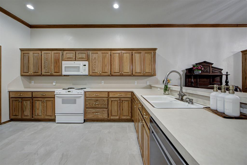 2416 Glenrock Property Photo 19