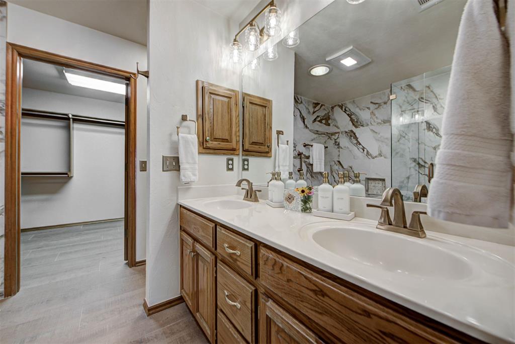 2416 Glenrock Property Photo 32