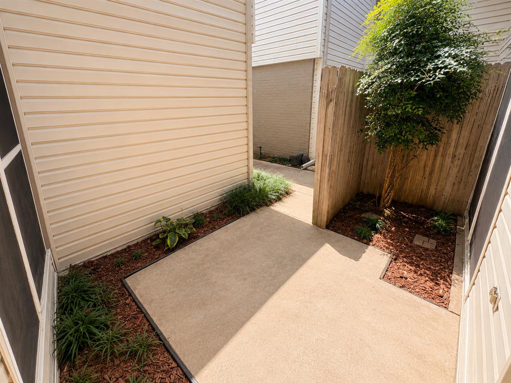 11302 N Benttree Circle Property Photo 3