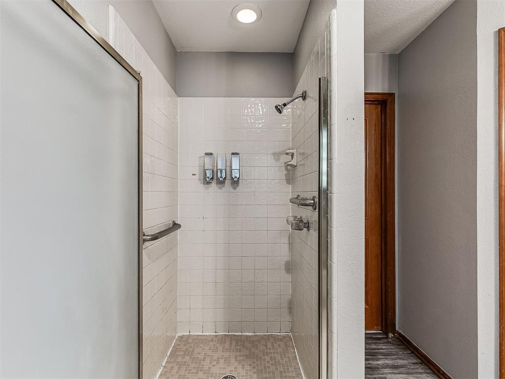 1125 Richmond Road Property Photo 14