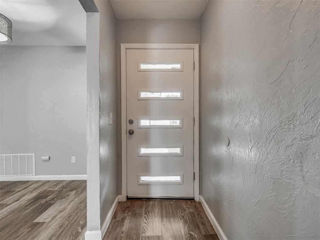 1132 Sw 77th Place Property Photo 3