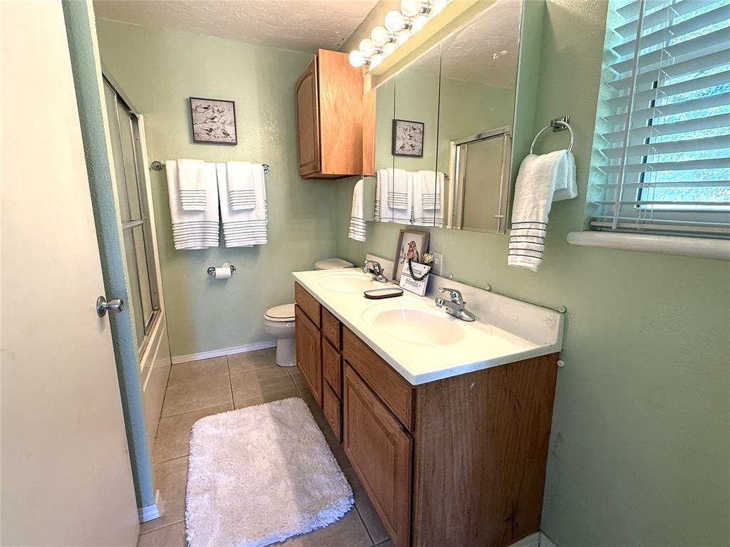 708 E Lea Terrace Property Photo 21