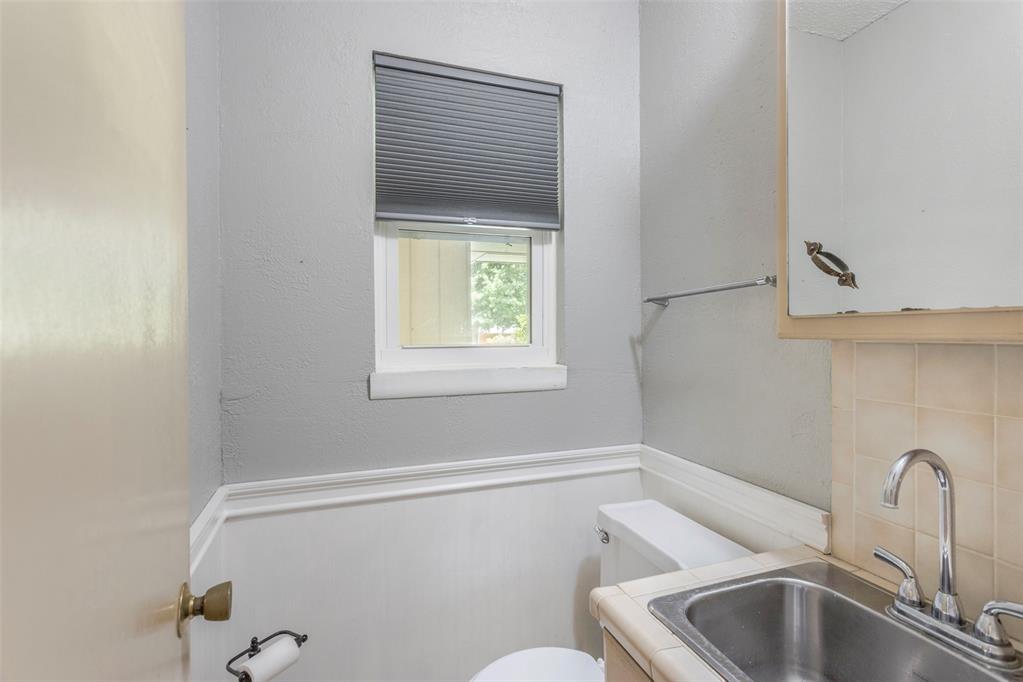 708 E Lea Terrace Property Photo 29