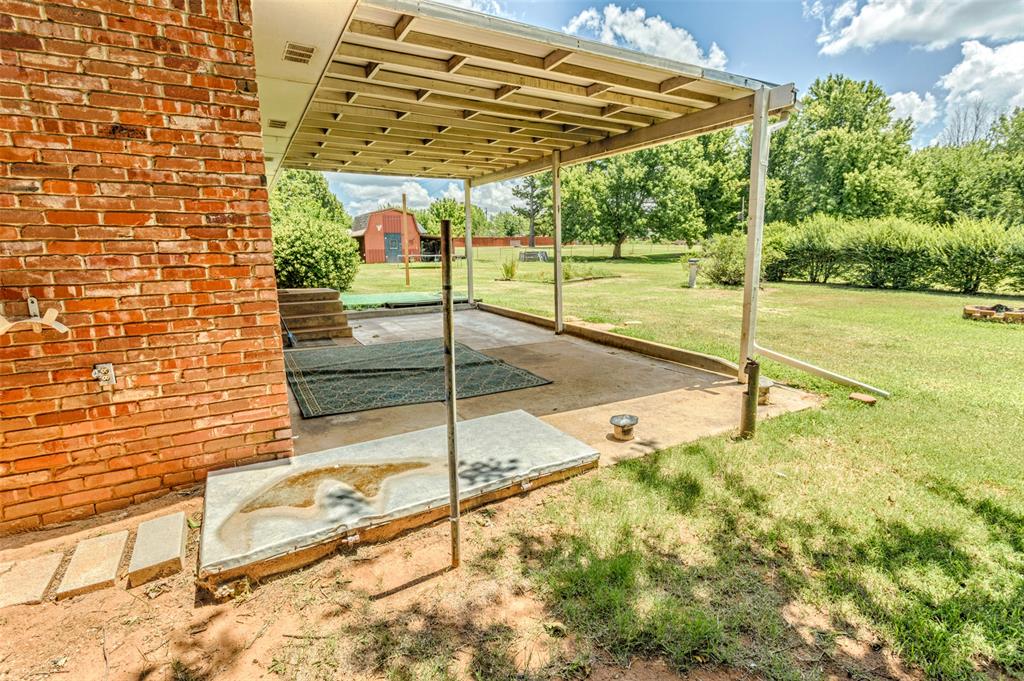 708 E Lea Terrace Property Photo 35