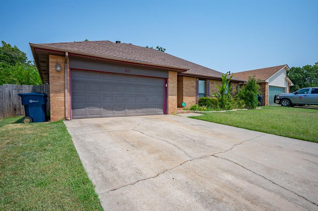 813 Wandering Way Property Photo 3