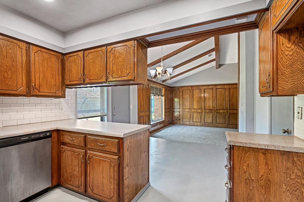 813 Wandering Way Property Photo 19