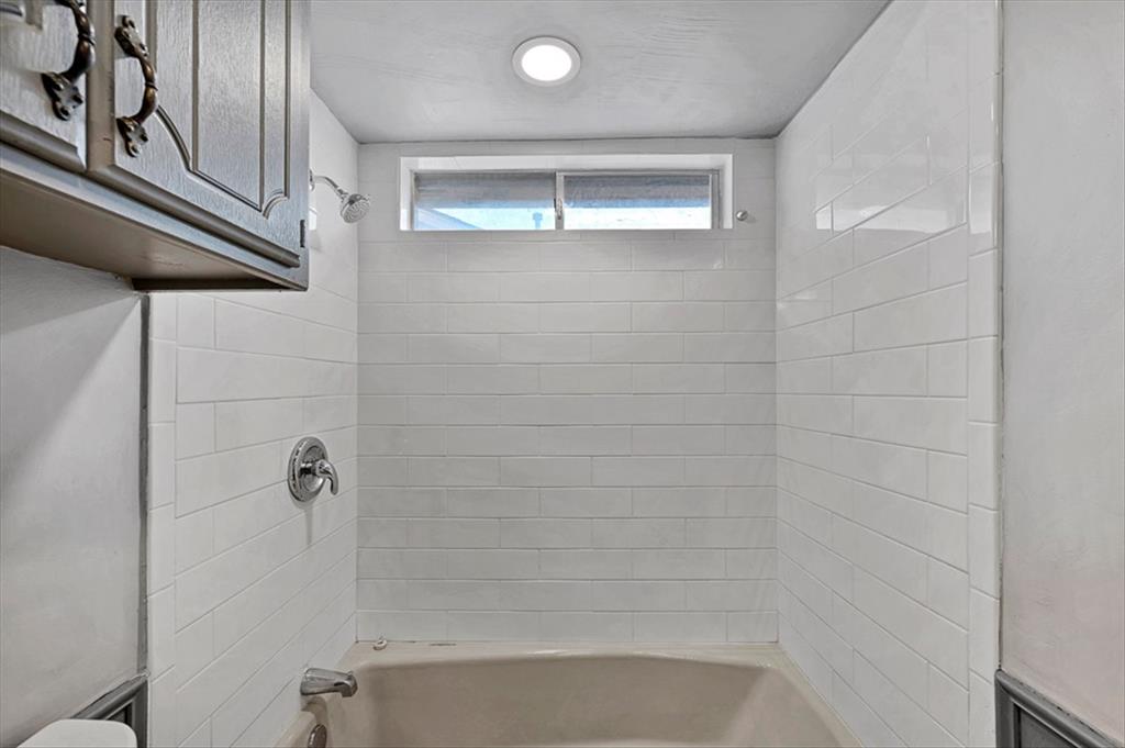 813 Wandering Way Property Photo 26