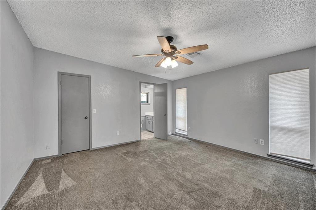 813 Wandering Way Property Photo 29