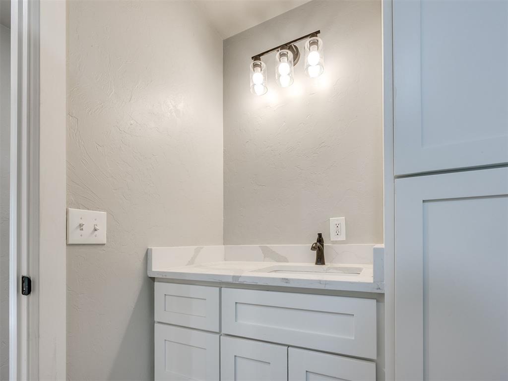 11609 Twisted Oak Road Property Photo 20