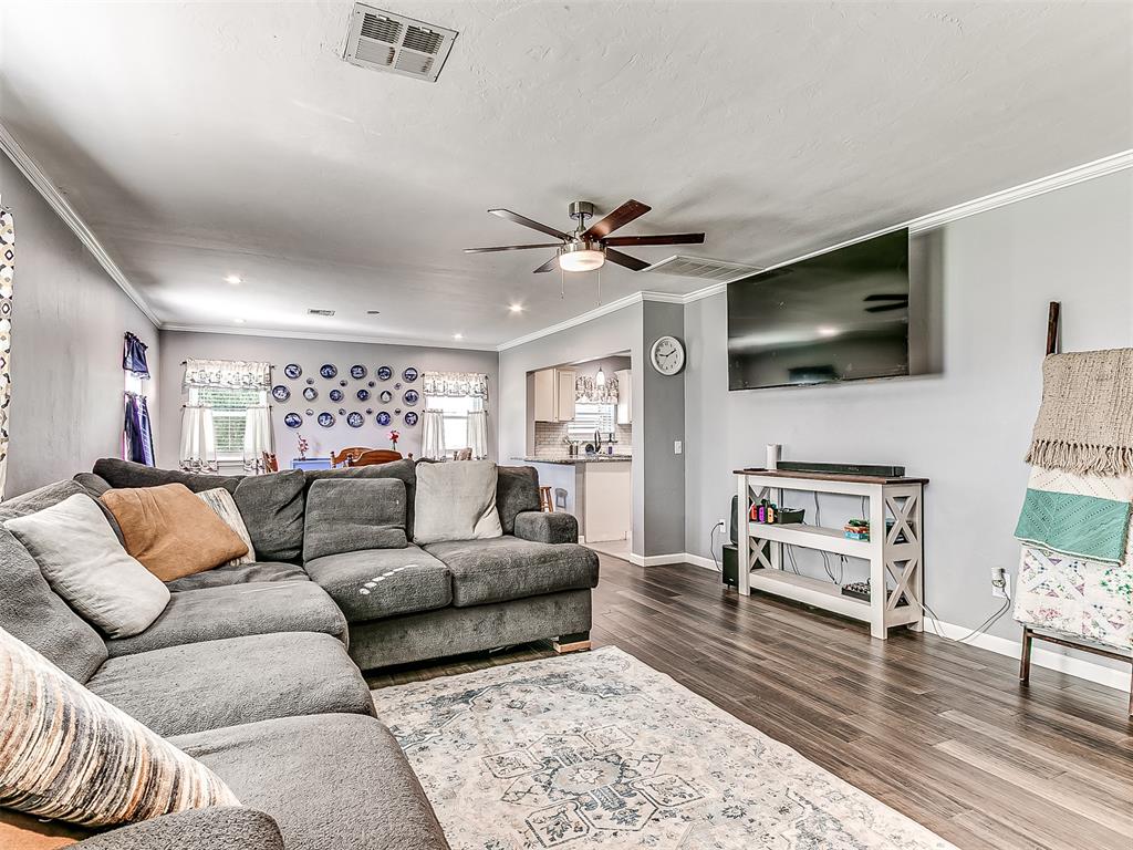 3605 Oakwood Drive Property Photo 2