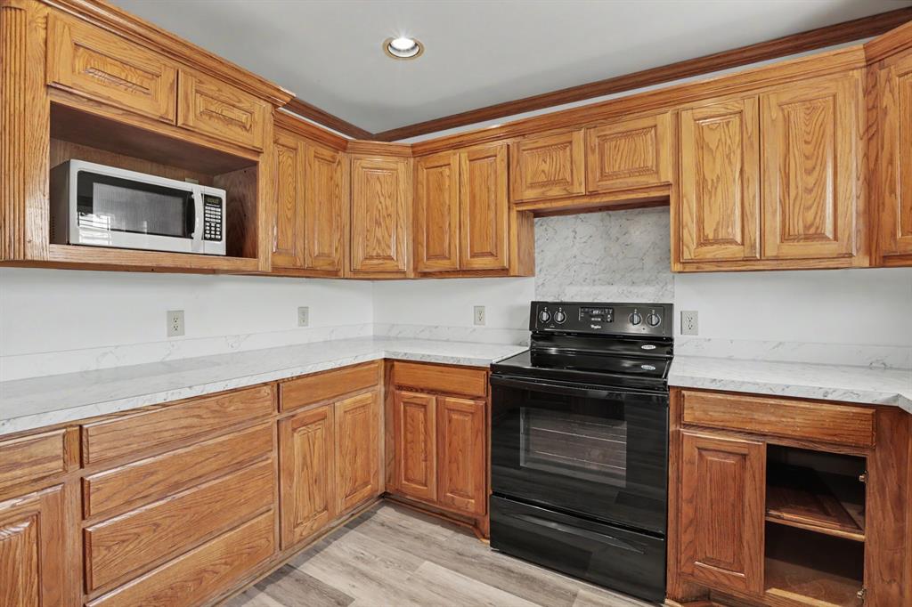 11801 S Pennsylvania Avenue Property Photo 9