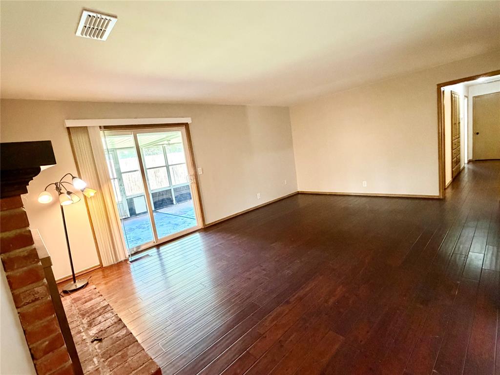 11200 Greystone Avenue Property Photo 6