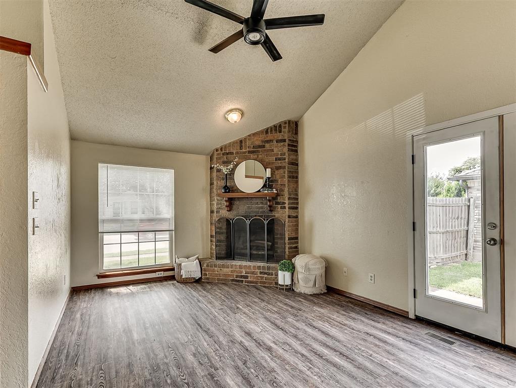2124 Lonnie Property Photo 3