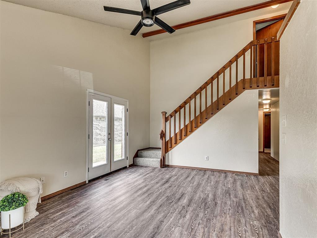 2124 Lonnie Property Photo 6